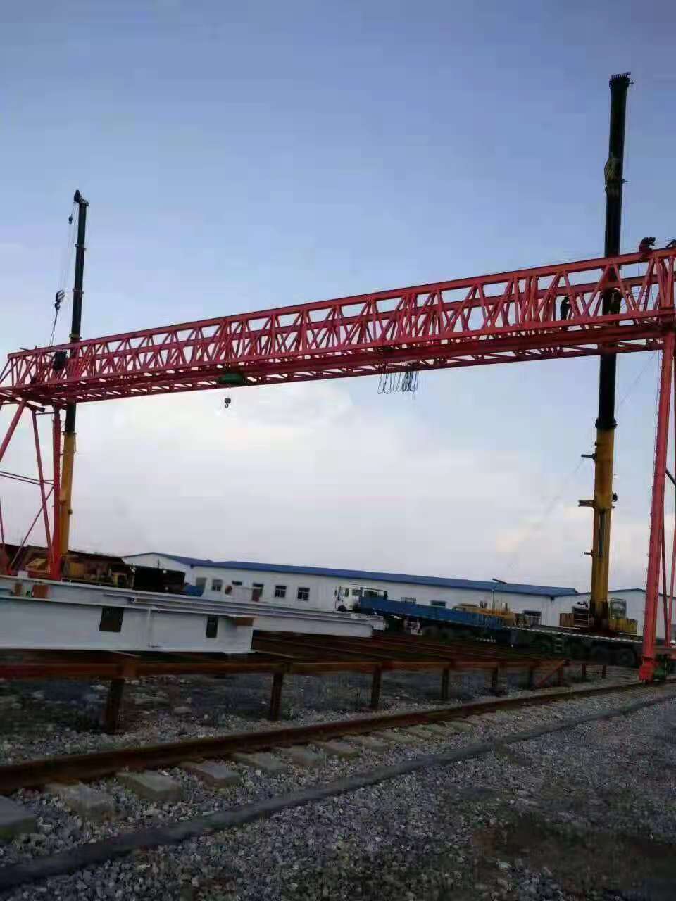 為什么龍門吊還需要做地基?當(dāng)?shù)孛嫫露缺容^大時，我們該怎么做龍門吊地基?